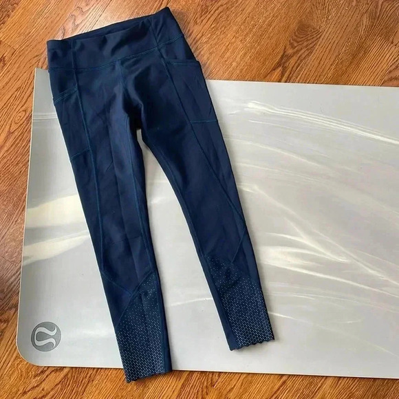 Lululemon I 4 - Picture 1 of 16